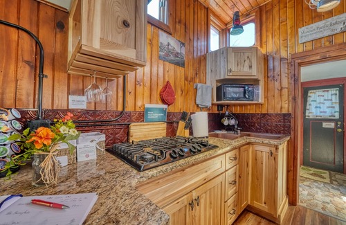 Ferryville Casa | ¡¡Escapada romántica!! 1954 Rail Road Caboose !! Bañera de hidromasaje relajante! De Soto, WI, EE. UU.