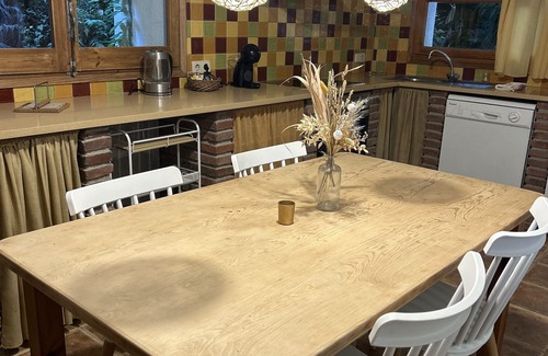 Arbucies Casa | Escape Romántico en plena naturaleza. Cena de Ensueño y desayuno incluidos.