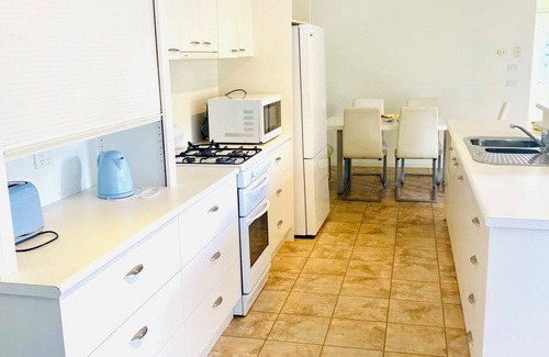 Capel Sound Casa | Romantic getaway, nestled amongst beautiful gardens. Wineries/golf courses/beach