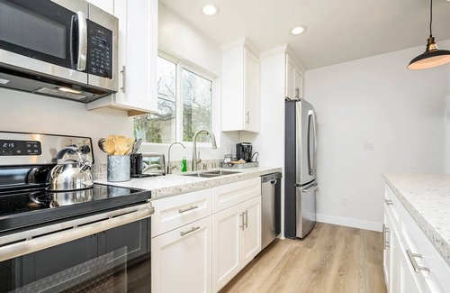 Point Loma Heights Casa | Romantic Getaway w/ Stunning Views and Close to Everything!