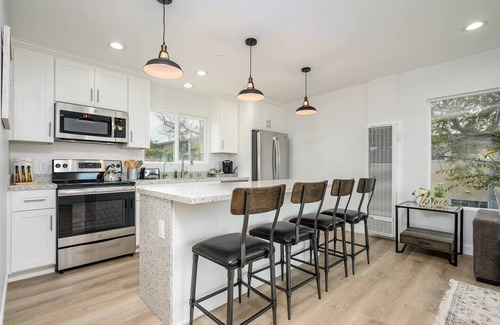 Point Loma Heights Casa | Romantic Getaway w/ Stunning Views and Close to Everything!
