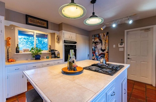 Cascade-Chipita Park Casa | Romantic Home w/ Hot Tub, Mt. Views & Art