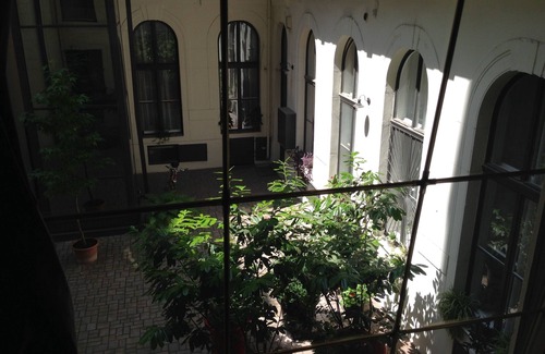 Inner City Budapest Apartamento | Escondite romántico en el centro de Budapest, a poca distancia de los principales sitios