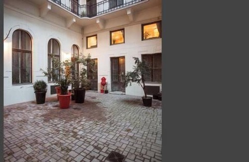 Inner City Budapest Apartamento | Escondite romántico en el centro de Budapest, a poca distancia de los principales sitios