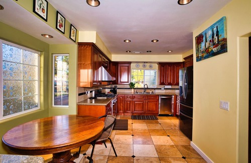 Whittier Casa | Romantic Hills View w/ hot tub
