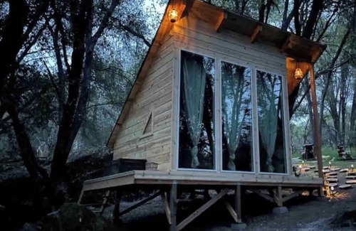 Oakhurst Cabina | Romantic Insta-worthy Mountain Cabin by Yosemite 2