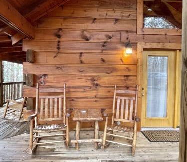 Tellico Plains Casa | Romantic Laurel Wood Home with Private Hot Tub