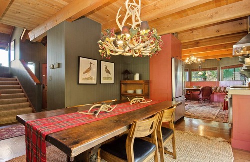 Point Reyes Station Casa | Romantic Lodge en Point Reyes / Inverness: 'Mankas-esque Retreat'