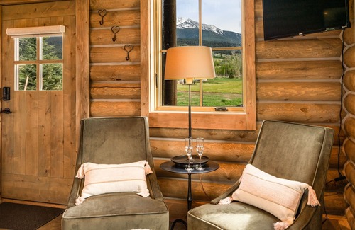 Livingston Cabina | Romantic Log Cabin in Paradise Valley, Montana
