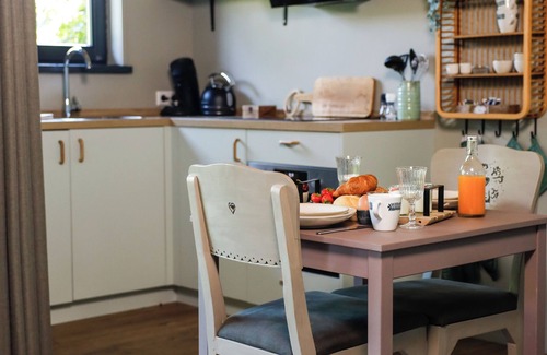 Wilbertoord Apartamento | Romantic luxury apartment great garden with fire table 5 minutes to the forest.