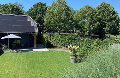 Wilbertoord Apartamento | Romantic luxury apartment great garden with fire table 5 minutes to the forest.