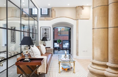 North Finchley Apartamento | Romantic luxury Church getaway - with Boutique D&M Serviced Accommodation