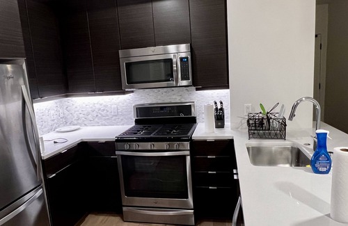 Los Angeles Condominio | Romantic Luxury Condo w/ Washer & Dryer