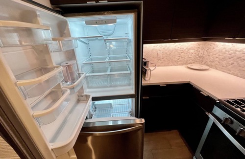 Los Angeles Condominio | Romantic Luxury Condo w/ Washer & Dryer