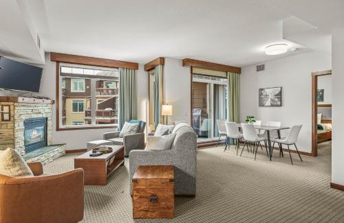 Canmore Apartamento | Romantic Mountain Escape - Hot Tubs & Private Balcony! managed by Little Sister Getaways