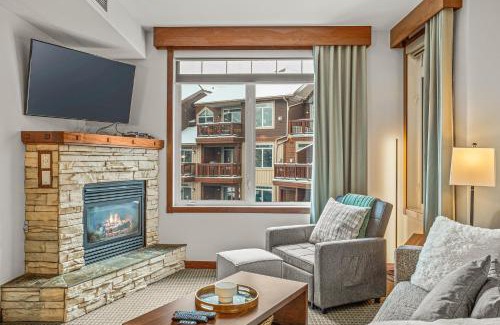Canmore Apartamento | Romantic Mountain Escape - Hot Tubs & Private Balcony! managed by Little Sister Getaways