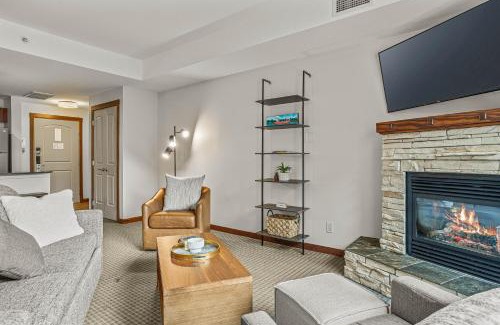 Canmore Apartamento | Romantic Mountain Escape - Hot Tubs & Private Balcony! managed by Little Sister Getaways