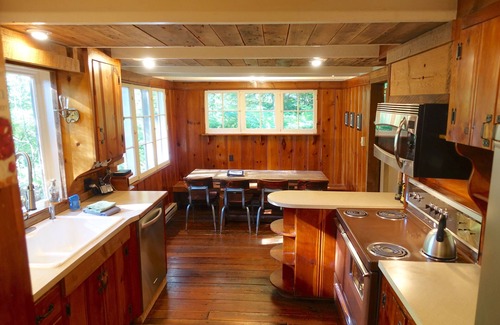 Rhododendron Cabina | Restaurada Cabin Streamside Romántico, Bañera de hidromasaje, conexión Wi-Fi