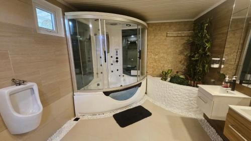 Puerto Princesa Apartamento | Romantic Nature Loft with Breakfast Near Underground River, Perfect Stop Between Puerto and El Nido