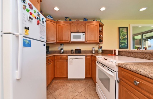 Napili Condominio | ¡Romántico! Condominio con aire acondicionado frente al mar # 114, planta baja Honokeana Cove.