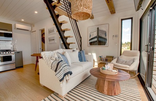 LaHave Cabina | Romantic Oceanfront Retreat - Hot tub