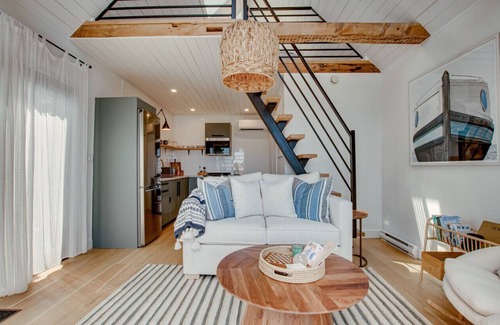 LaHave Cabina | Romantic Oceanfront Retreat - Hot tub