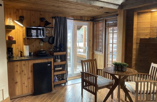 Hermosa Apartamento | Romantic, Peaceful Getaway; Within 10 Mi of Mt. Rushmore & Custer State Park