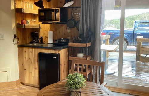 Hermosa Apartamento | Romantic, Peaceful Getaway; Within 10 Mi of Mt. Rushmore & Custer State Park