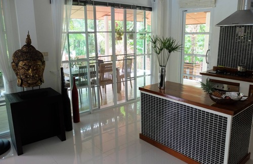 Rawai Villa | Piscina privada, 2 dormitorios, zona tranquila, gran terraza, gran jardín.