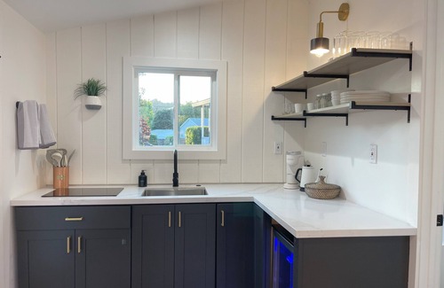 Strawberry Cabaña | Romantic & Private Cottage for Two!
