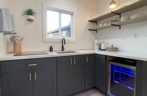 Strawberry Cabaña | Romantic & Private Cottage for Two!
