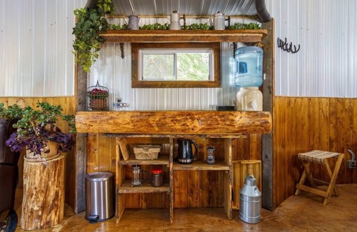 Alberta Cabina | Romantic Retreat in Tin Bins Cabin