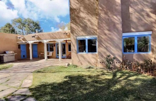 Taos Casa | Iconic Mountain Views in Romantic Ranchos De Taos