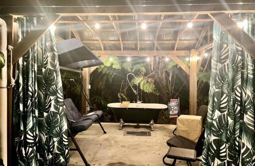 Ohia Estates Casa | Romantic Retreat, Relax at Hot-tub, Indoor & Outdoor shower, firepit, 5 min to Hawaii Volcano park