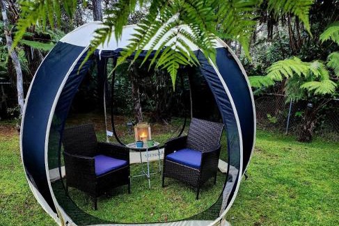 Ohia Estates Casa | Romantic Retreat, Relax at Hot-tub, Indoor & Outdoor shower, firepit, 5 min to Hawaii Volcano park