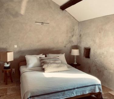 Mons Apartamento | Romantic Retreat with pool Mons la Trivalle