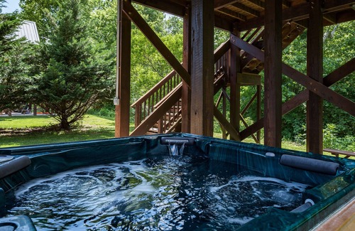 Luray Cabina | Romántico cabina frente al río, cerca de Luray