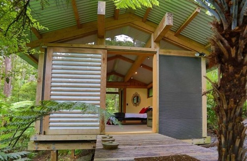 Titirangi Chalet De Esquí | Romántico Santuario en el Bush