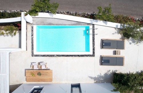 Exo Gialos Villa | Romantic Santorini Getaway | Villa Ammos | 1 Bedroom | Private Outdoor Pool & Beautiful Views | Exo Gialos