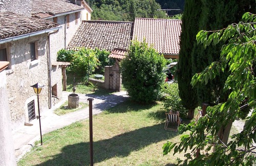 Arrone Casa | Casa sola romántica en el país con jardín y un completo equipamiento