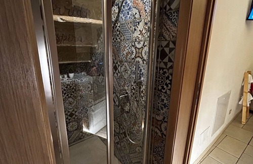 Centro Storico Cama Y Desayuno | Romantic Spa Suite with Jacuzzi – Historic Pulsano Escape