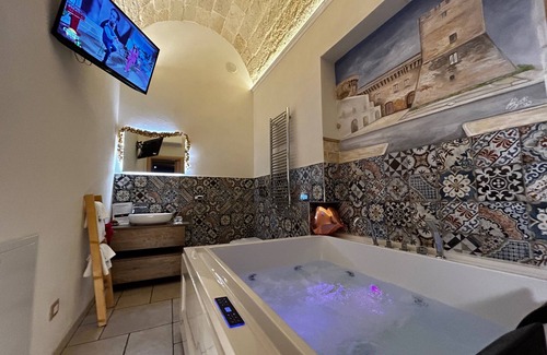 Centro Storico Cama Y Desayuno | Romantic Spa Suite with Jacuzzi – Historic Pulsano Escape