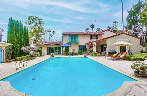 Lower Hermosa Casa | Villa de estilo español, piscina, a pie de playa, romance y encanto!