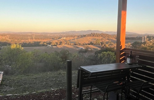Kangaroo Ground Apartamento | Romantic Stone Cottage with endless views over the Yarra Valley
