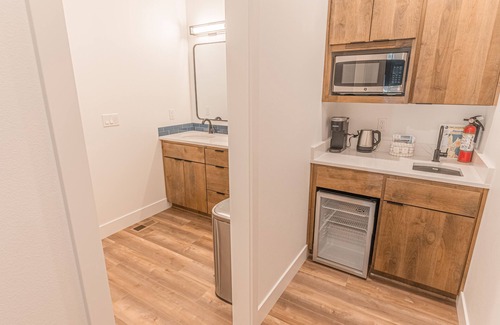 Pacific City Apartamento | Romantic studio apartment with private deck, work space and incredible views!