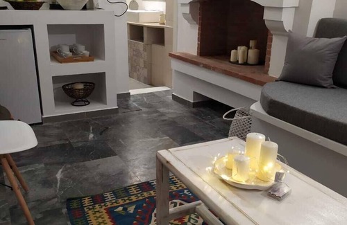 Pothia Apartamento | Romantic studio, city center, near beach, next market and restaurants