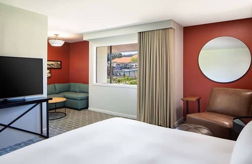 Live Oak Hotel | Romantic Suite w/ Breathtaking Views | Relaxing Outdoor Fireplace & Pool