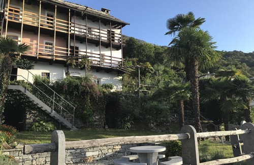 Brione sopra Minusio Cabaña | Romántica casa de vacaciones en el Tesino en el Lago Maggiore con una fantástica vista al lago