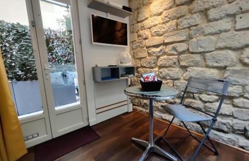Montmartre Apartamento | Romantic Tiny House inside Montmartre