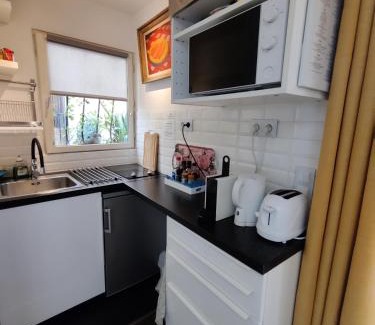 Montmartre Apartamento | Romantic Tiny House inside Montmartre